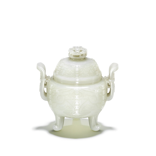 AN IMPERIAL WHITE JADE TRIPOD CENSER AND COVER