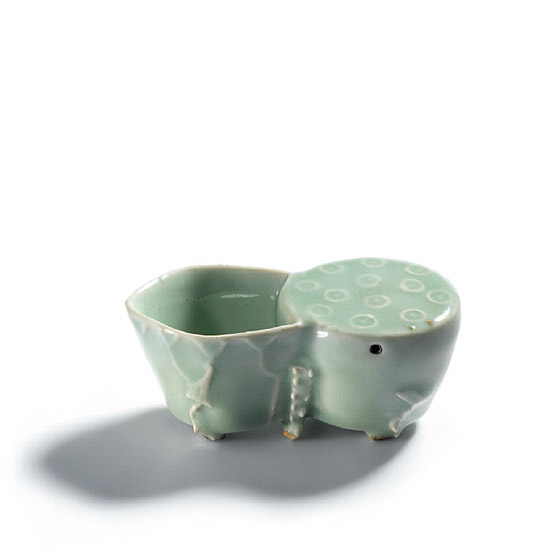 A CELADON-GLAZED WATERPOT AND WATER DROPPER