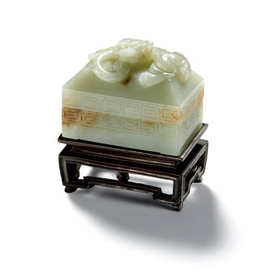 A SEAL PASTE JADE BOX AND COVER