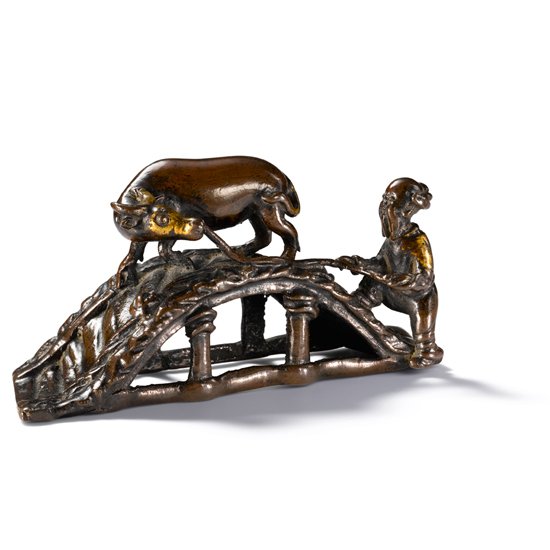 A PARCEL-GILT BRONZE BRUSHREST