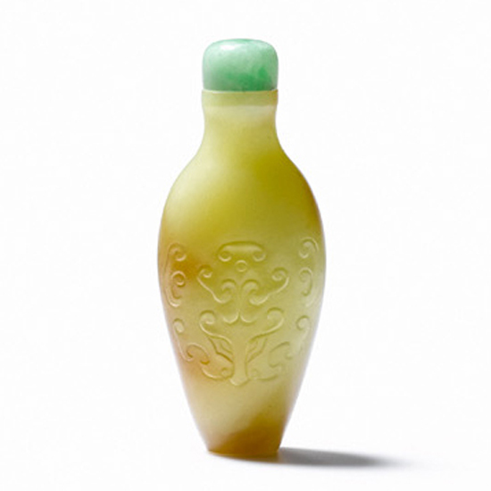 AN IMPERIAL YELLOW JADE SNUFF BOTTLE